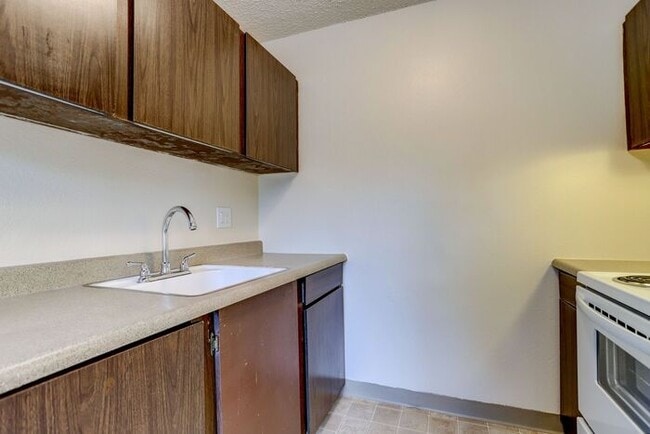 Building Photo - Cozy Studio Apartment — The Perfect Place to Call Home! Enjoy 1 Month FREE Rent!