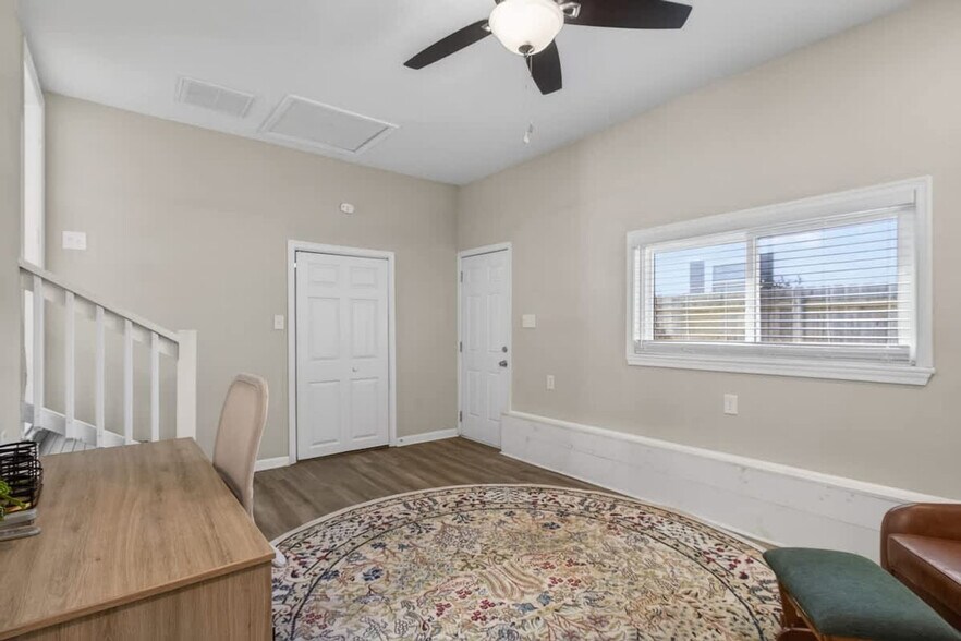 Building Photo - 1859 Branchwood St