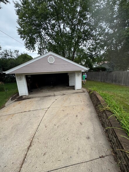 Building Photo - 1919 S 93rd St