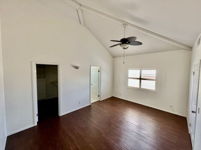 Building Photo - VIEWS VIEWS VIEWS From This Townhome With ...