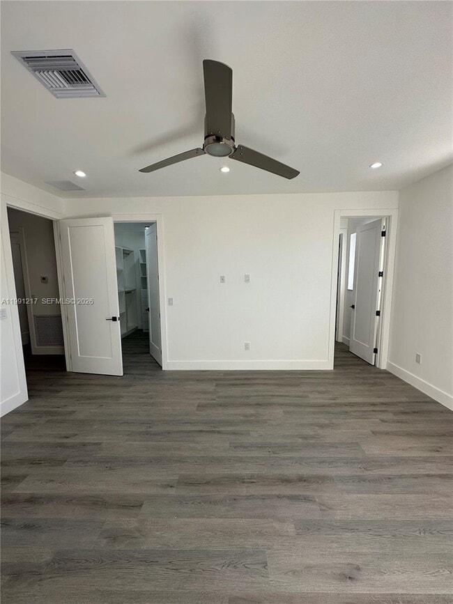 Building Photo - 4625 SW 32nd Ave