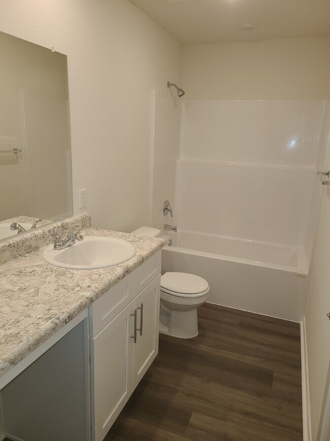 Building Photo - 3-Bedroom Home with 2 Full Baths in Prime Fayetteville Location