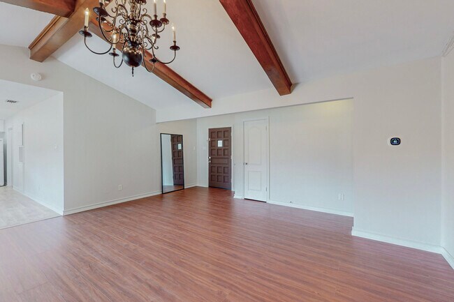 Building Photo - 2116 Northmoor Dr
