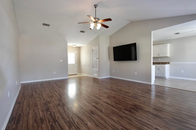 Building Photo - 3151 Forrest Ave