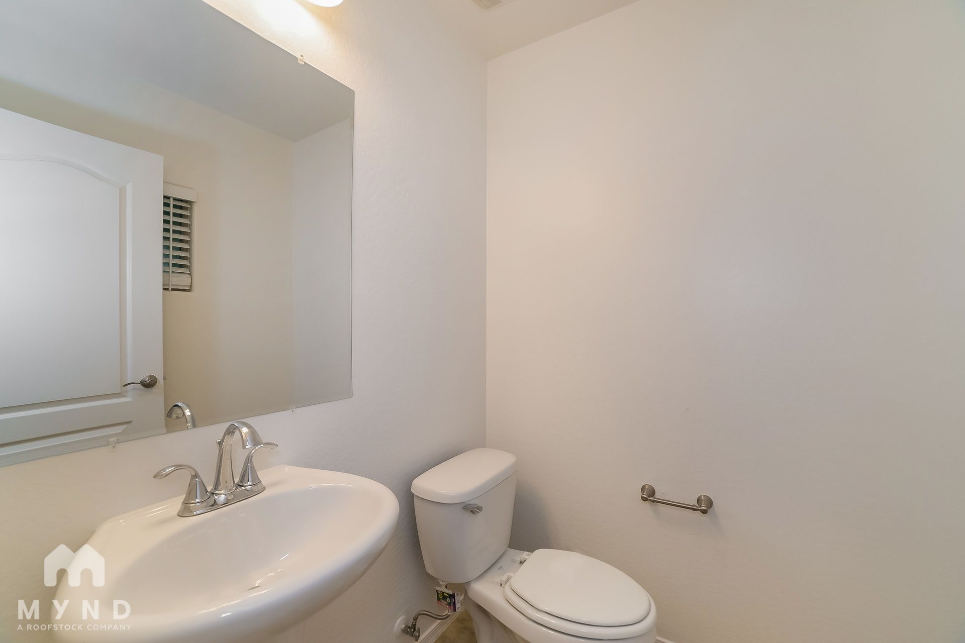 Building Photo - 2566 E Boston St