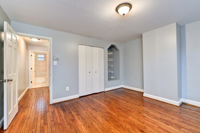 Building Photo - 1921 9 1/2 St NW