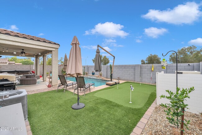 Building Photo - 25779 W Hazel Dr