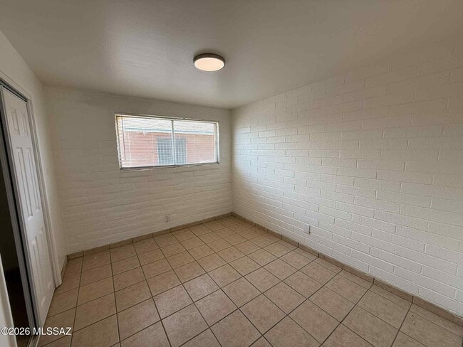 Building Photo - 4904 S 13th Ave
