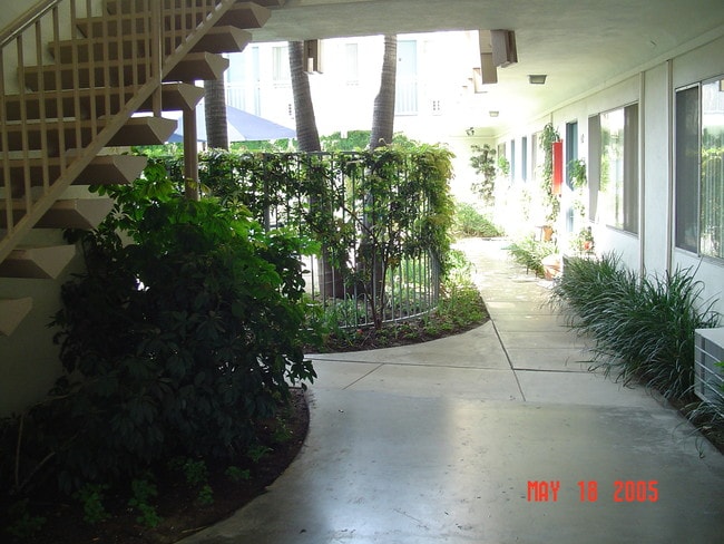 Courtyard - Sunflower Apartments