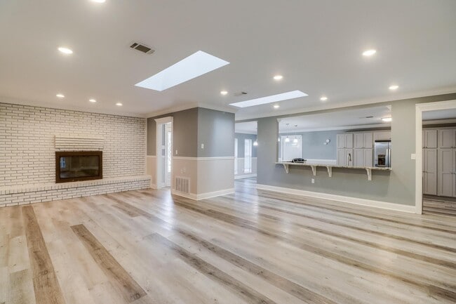 Building Photo - 15744 Parkwood Dr S