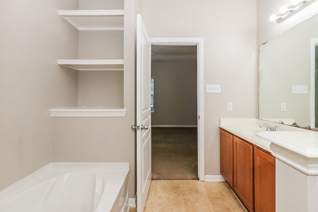 Building Photo - 8119 Almera Falls Dr