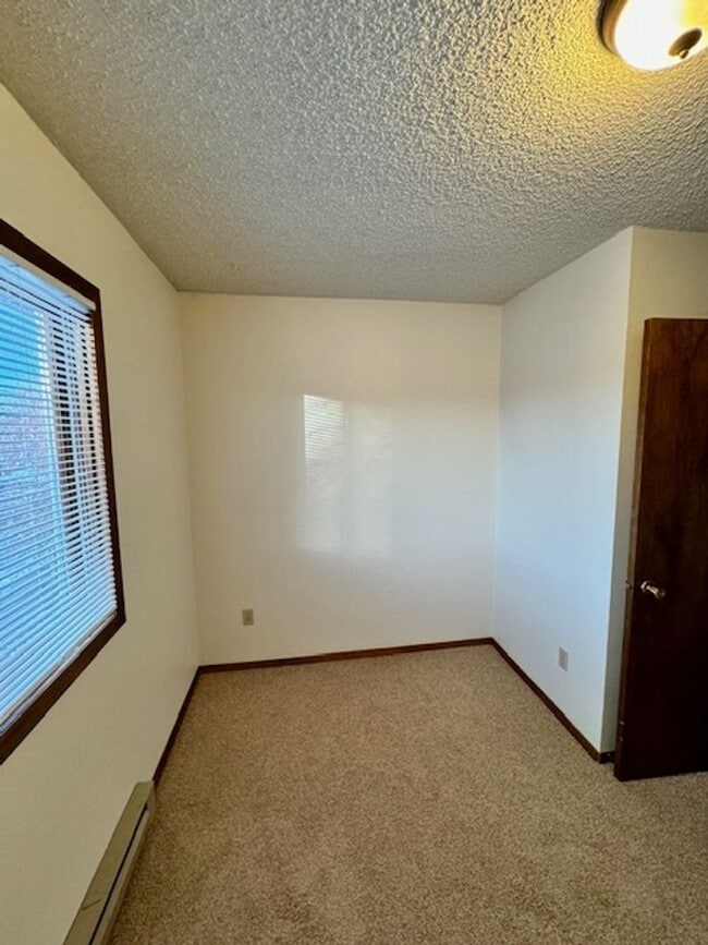 Building Photo - 1605 W Koch St