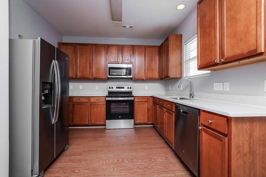 Building Photo - 5212 Chasteal Trail