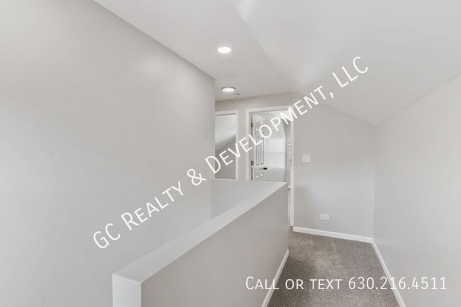 Building Photo - 375 Moseley St