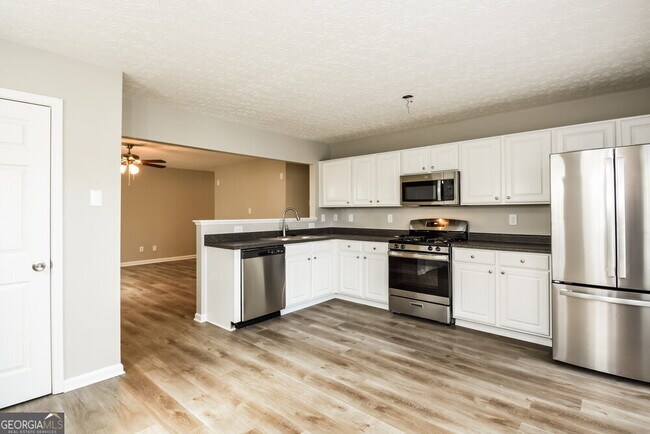 Building Photo - 593 Arrowhead Dr