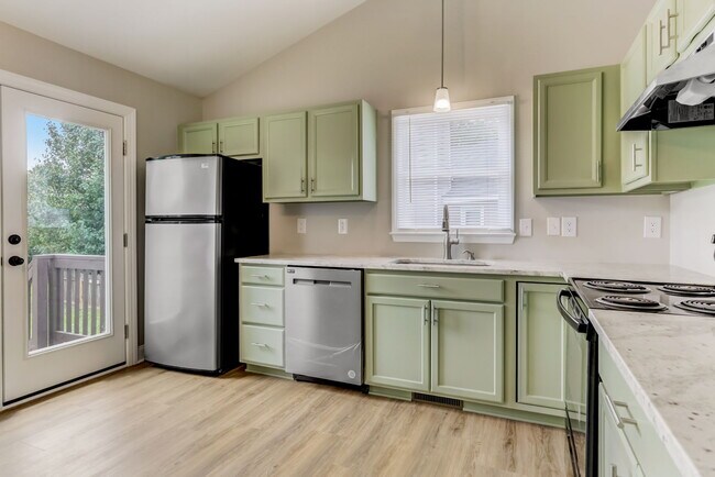 Kitchen - 4112 Cobble Ct