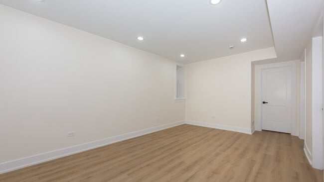 Building Photo - 2036 N Hoyne Ave