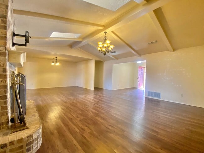 Building Photo - Great 5 bedroom home near LCU now available