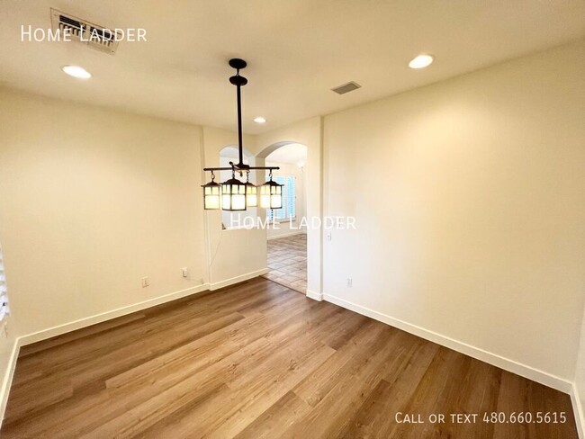 Building Photo - Refreshing 3-Bed, 2-Bath Plus Den with Spa...