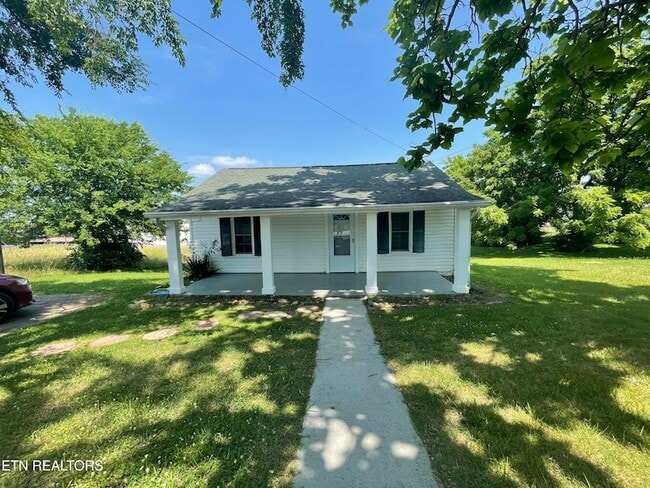 Primary Photo - 320 Hannum St