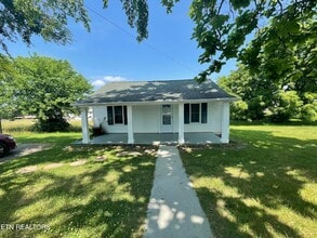 Building Photo - 320 Hannum St