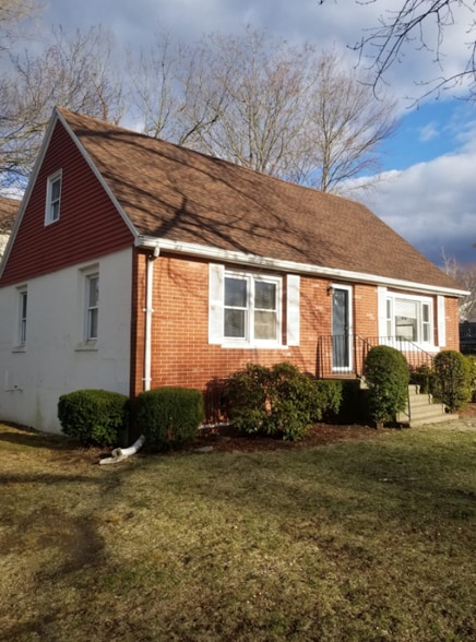 Building Photo - 81 Maranda St