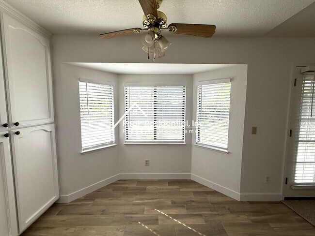 Building Photo - Wonderful Orangevale 4bd/2ba Home with 2 Car Garage!