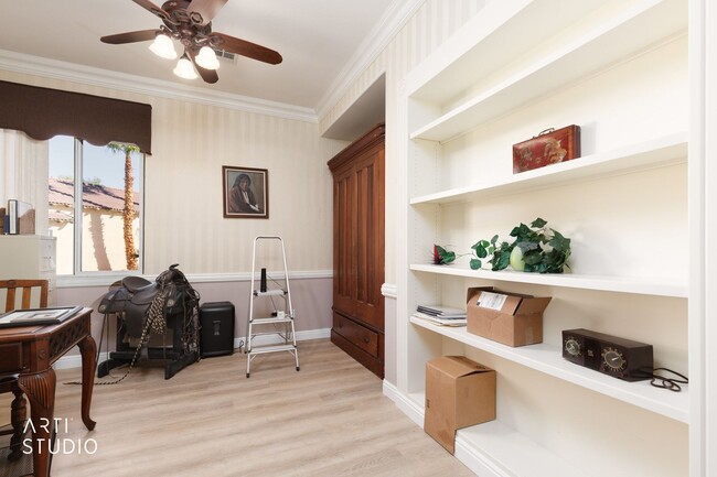 Building Photo - Beautiful home located in the gated commun...