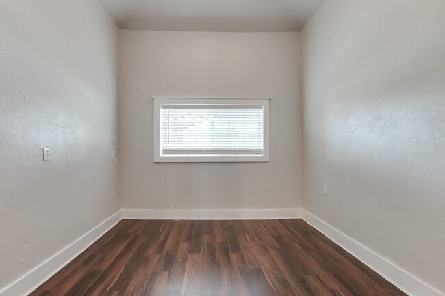 Building Photo - Luxury remodel in NW Oklahoma City