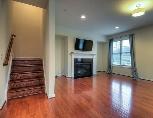 Building Photo - 3910 Village Commons Walk