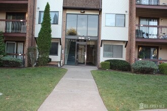 Building Photo - 820 Edison Glen Terrace