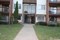 Building Photo - 820 Edison Glen Terrace