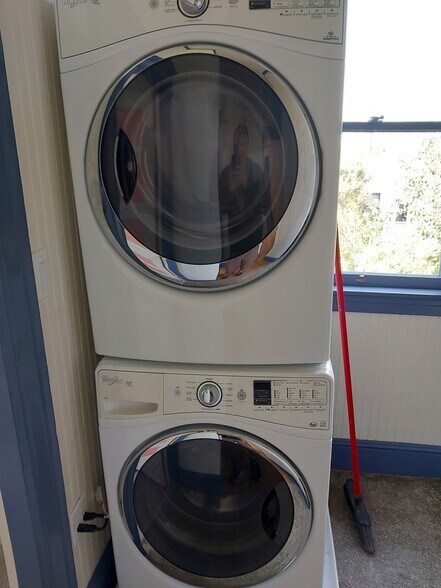 Building Photo - 1110 Hollister Ave