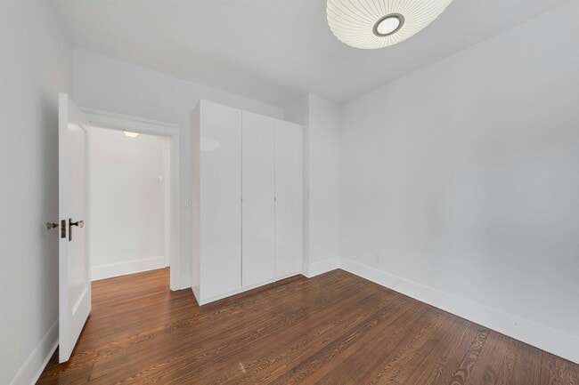 Building Photo - 722 27th St