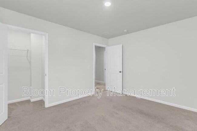 Building Photo - 227 Shortmarsh St