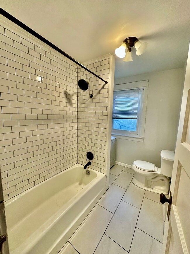 Building Photo - Cozy 3 bedroom home located in South Allentown, PA