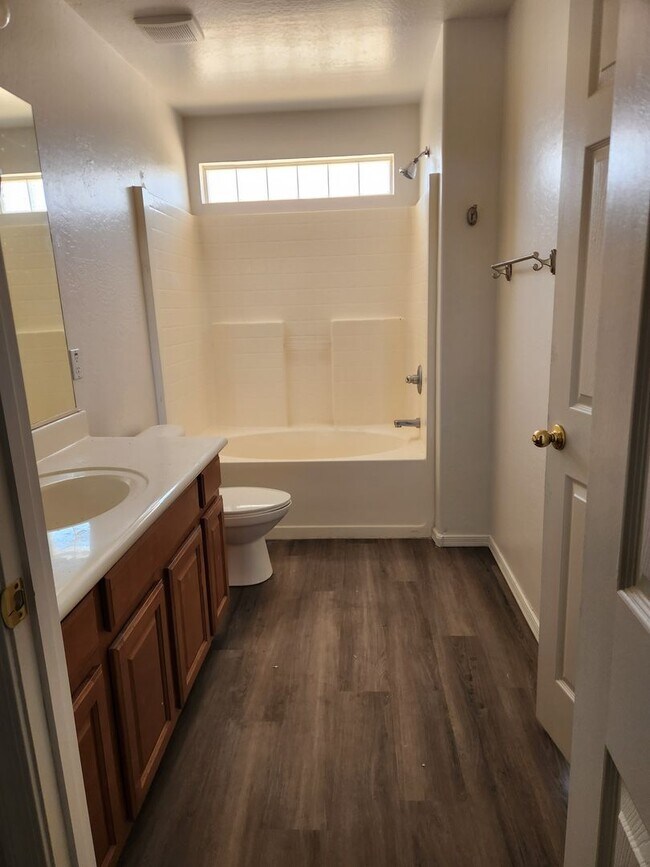 Building Photo - Sundance golf community home, 3 car garage, RV gate