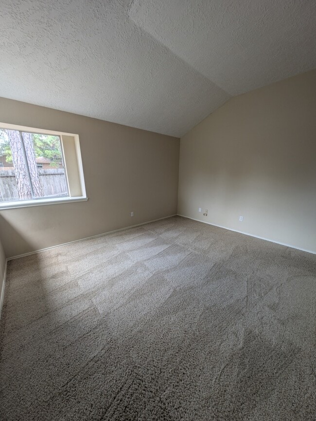 Building Photo - Charming 2 beds 2 baths in Spring!