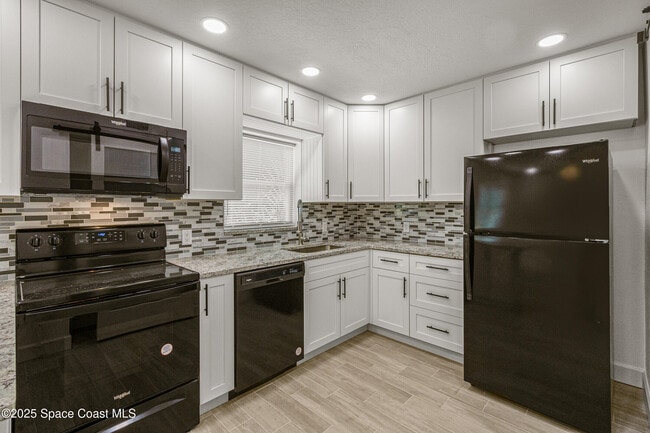 Building Photo - 2364 Pineapple Ave