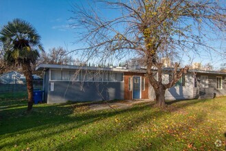 Building Photo - South Redding Duplex with Many Perks!