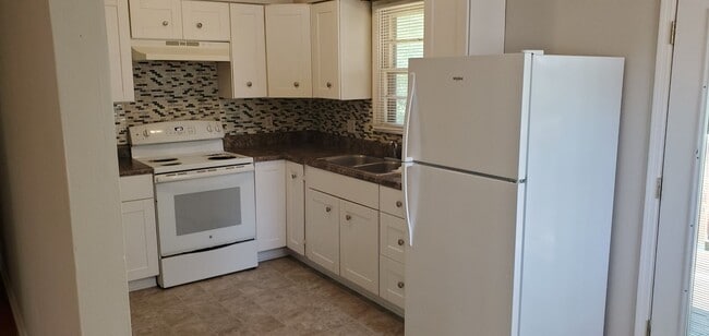 Building Photo - 3 bd, 2 ba house N cental Columbia, near V...