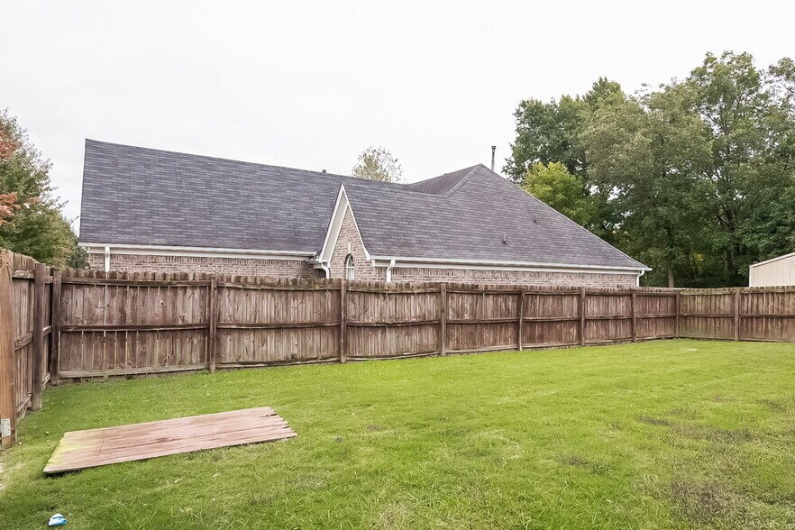 Building Photo - 7076 Maple Grove Rd