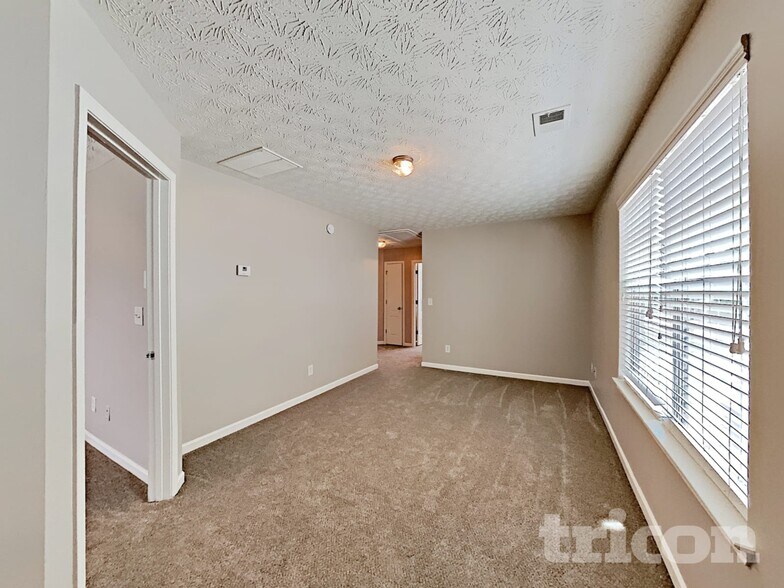 Building Photo - 7637 Garnet Dr