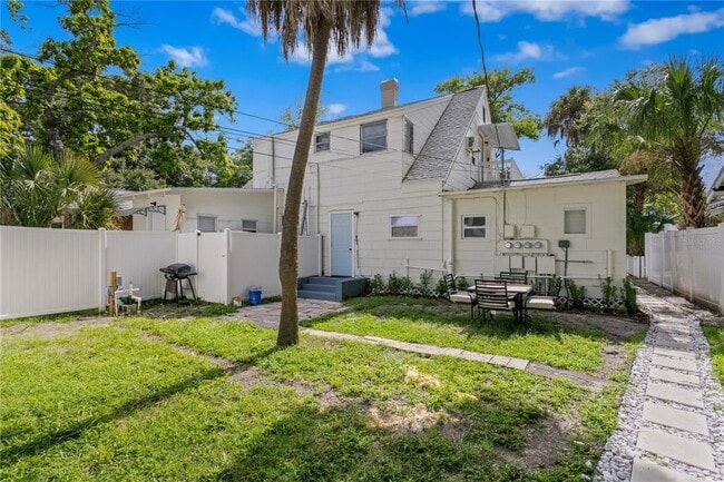 Building Photo - 819 11th St N