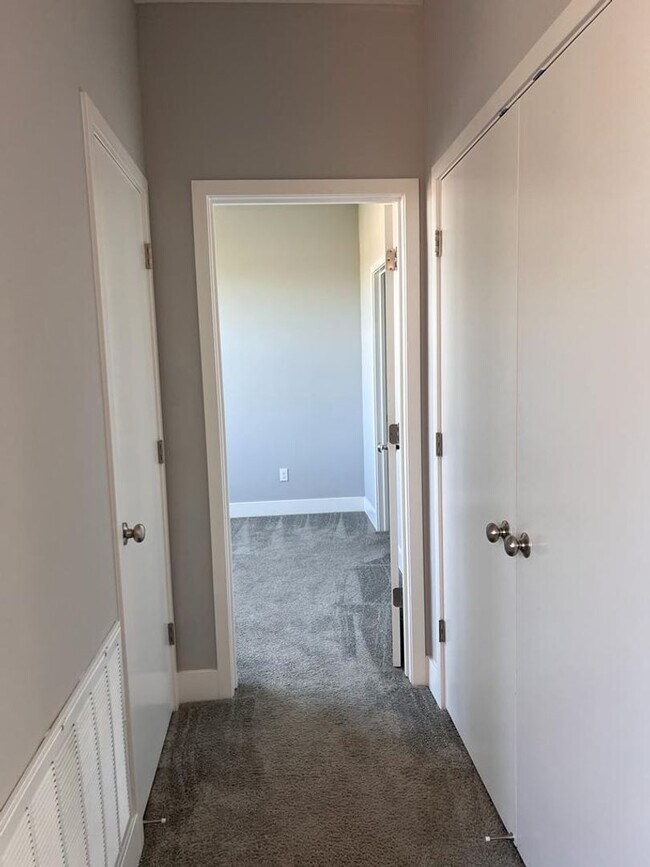 Building Photo - 1010 Mud Pie Ln