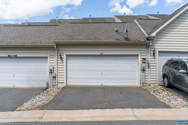 Building Photo - 2417 Abington Dr