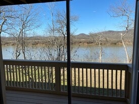 Building Photo - 515 Basswood Ave