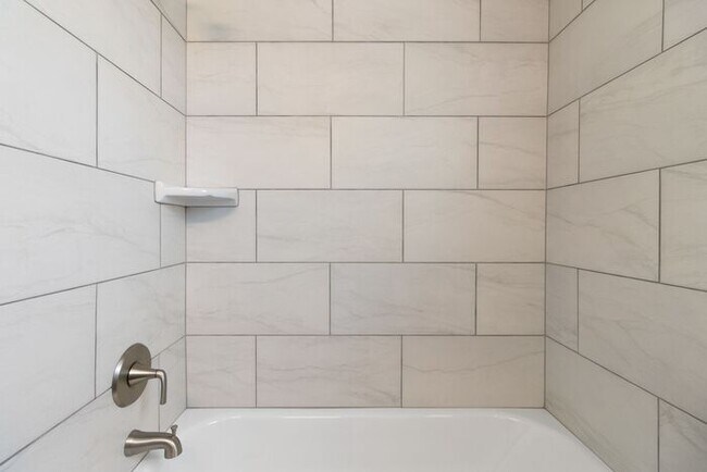 Building Photo - Spacious Remodeled Unit Accepting Section - Great Location!