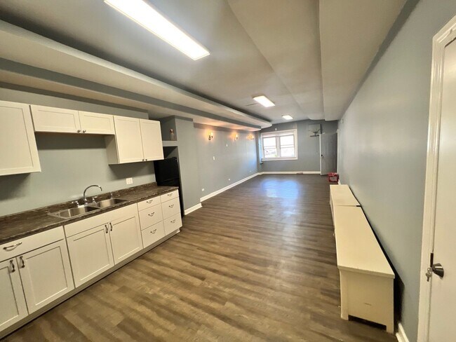 Building Photo - 4757 S Paulina St