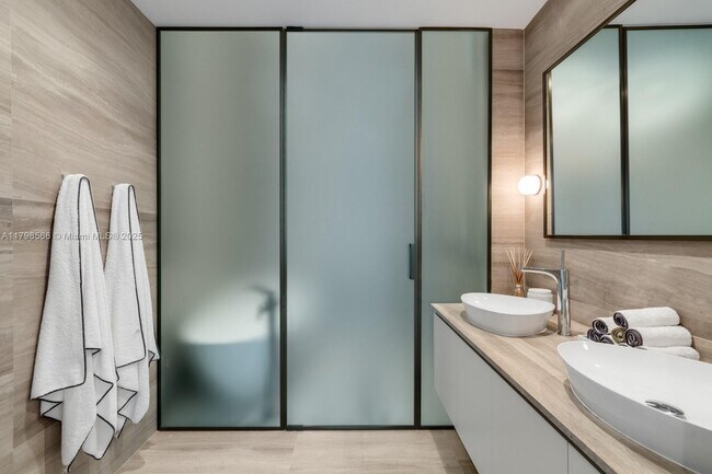 Building Photo - 5775 Collins Ave